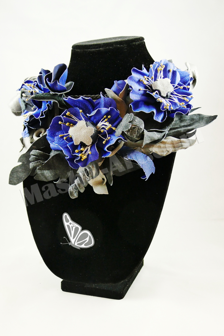 Artisanal gilded leather leaf collar necklace